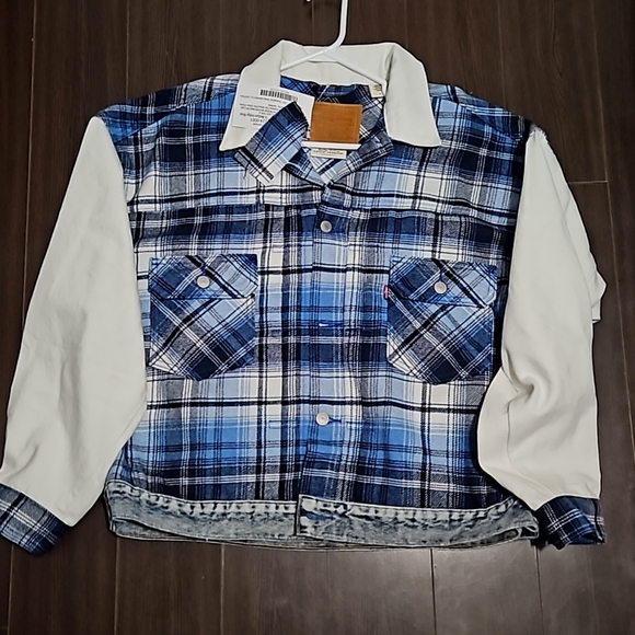 Levis - Picture 1 of 2